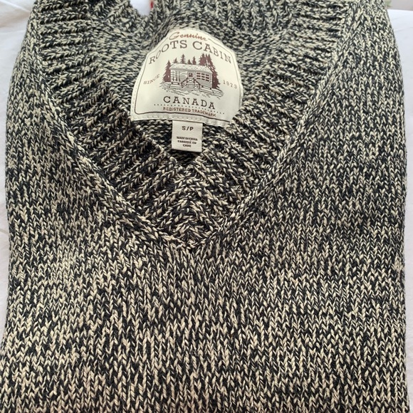 Roots Cabin V Neck Sweater - Picture 3 of 8